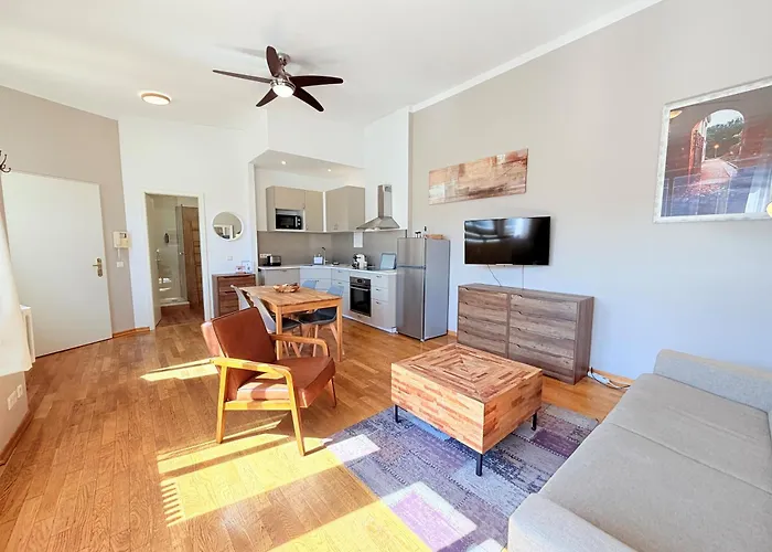 Amaroo - Serviced Apartments 